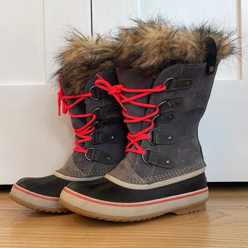 Sorel “Joan of Arc” boot. Size 7 - worn once, EXCELLENT condition